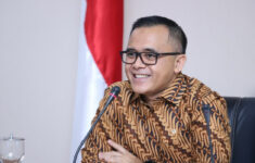 Abdullah Azwar Anas, S.Pd., S.S., M.Si. adalah seorang politikus Indonesia yang saat ini menjabat sebagai Menteri Pendayagunaan Aparatur Negara dan Reformasi Birokrasi